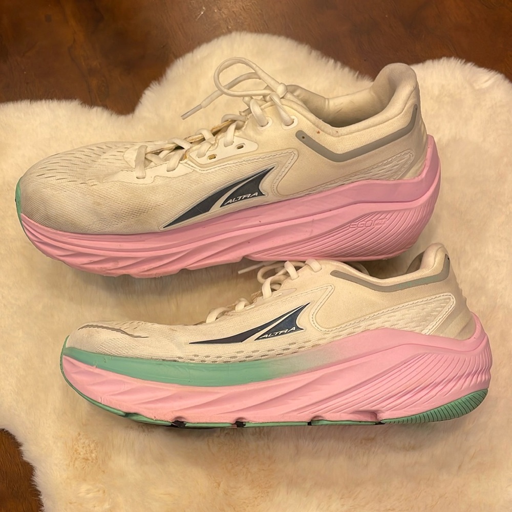 Alta Woman’s Via Olympus, walking shoes, orchid color way.